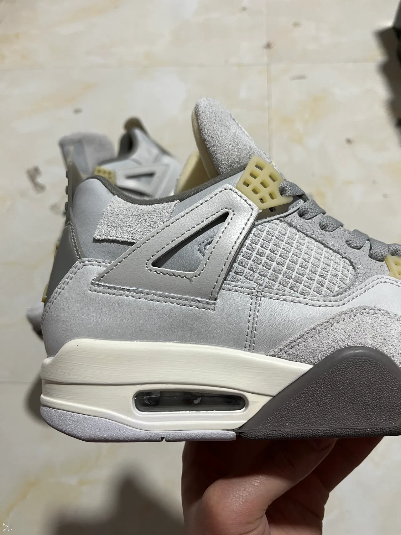 Chaussures de basketball Air Jordan 4 gris et blanc cassé 7