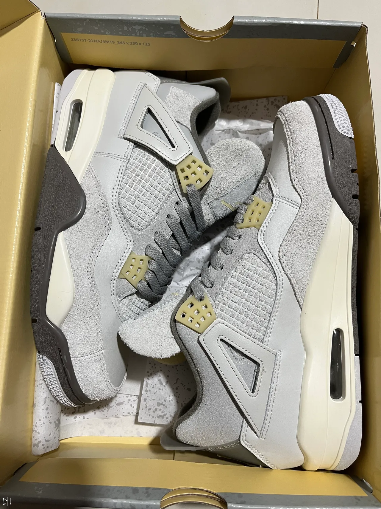 Chaussures de basketball Air Jordan 4 gris et blanc cassé 8