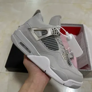 Air Jordan 4 浅灰金属银篮球鞋