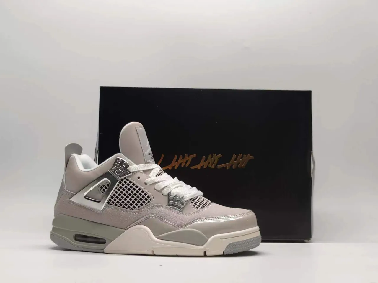 Chaussures de basketball Air Jordan 4 gris métallisé monochrome avec bloque-lacets 6