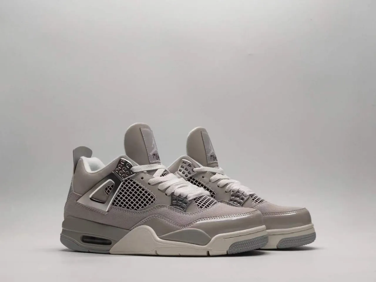 Chaussures de basketball Air Jordan 4 gris métallisé monochrome avec bloque-lacets 8