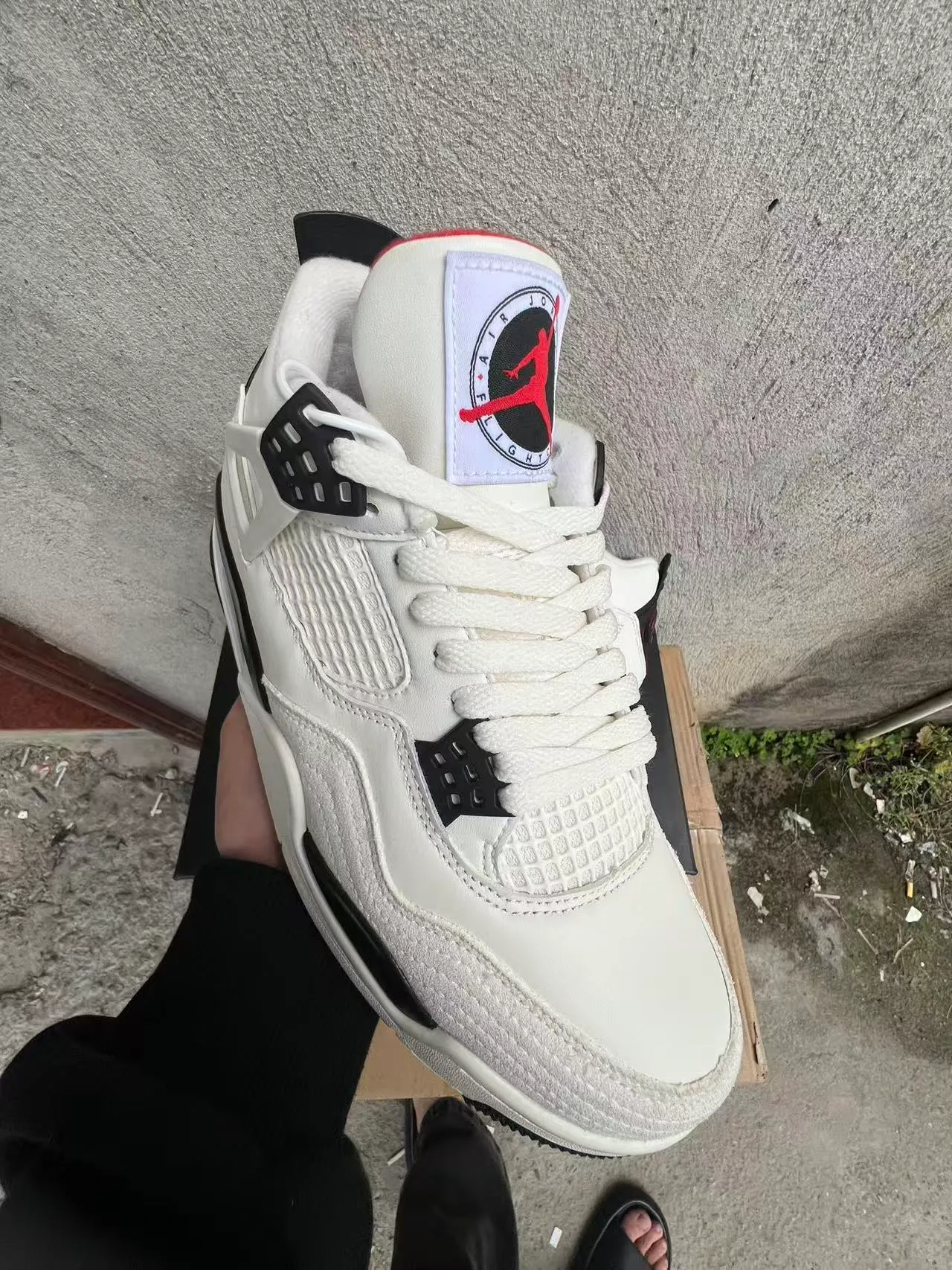 Chaussures de basketball Air Jordan 4 blanc noir rouge 2