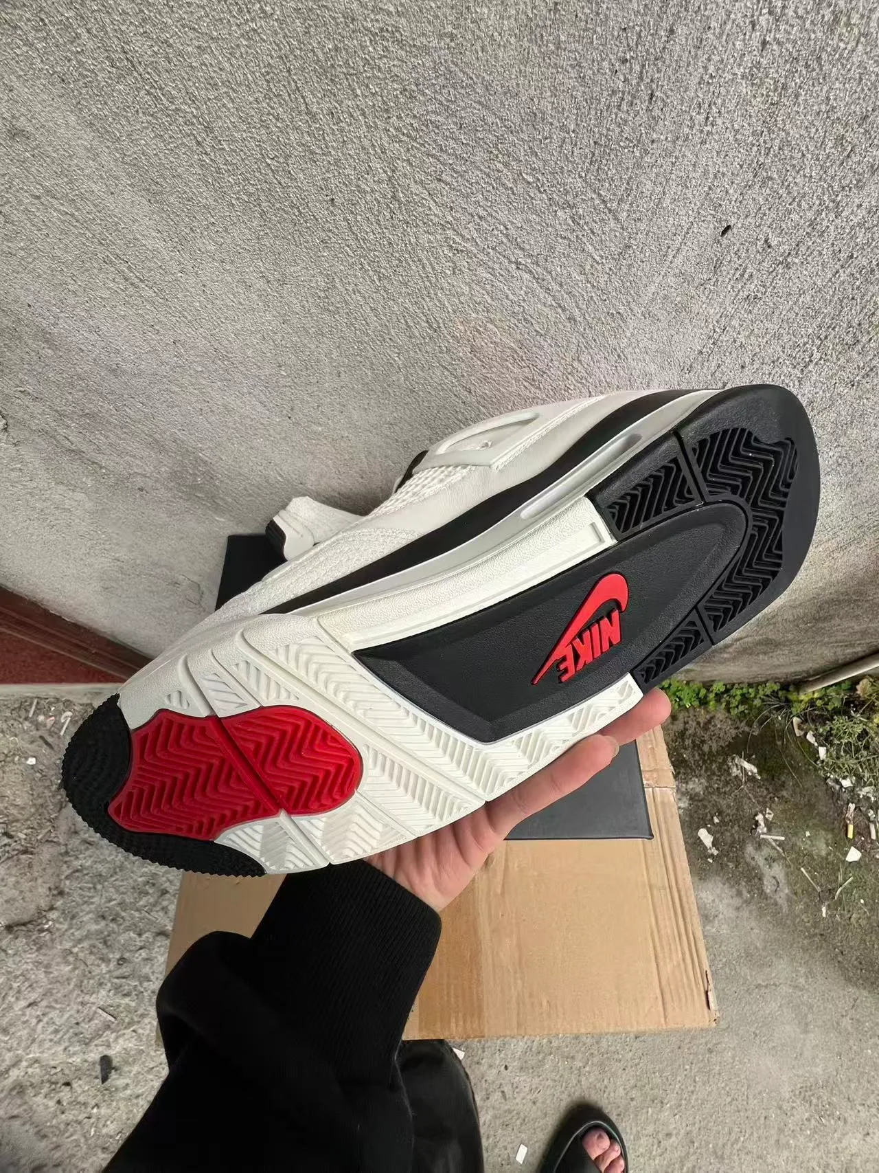 Chaussures de basketball Air Jordan 4 blanc noir rouge 6