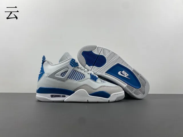Tênis de basquete Air Jordan 4 branco e azul royal 4