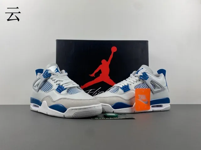 Tênis de basquete Air Jordan 4 branco e azul royal 5