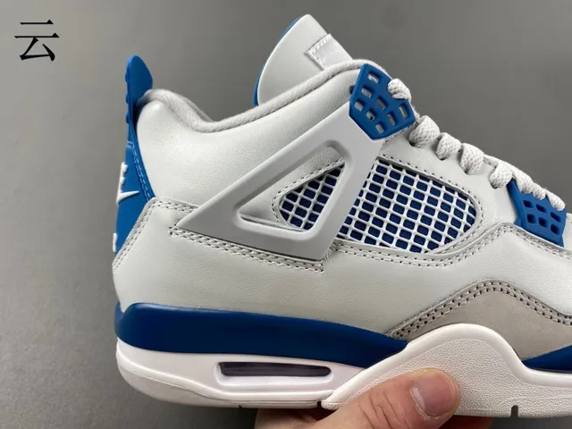 Tênis de basquete Air Jordan 4 branco e azul royal 6