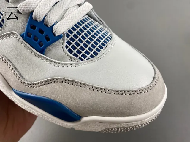 Tênis de basquete Air Jordan 4 branco e azul royal 7