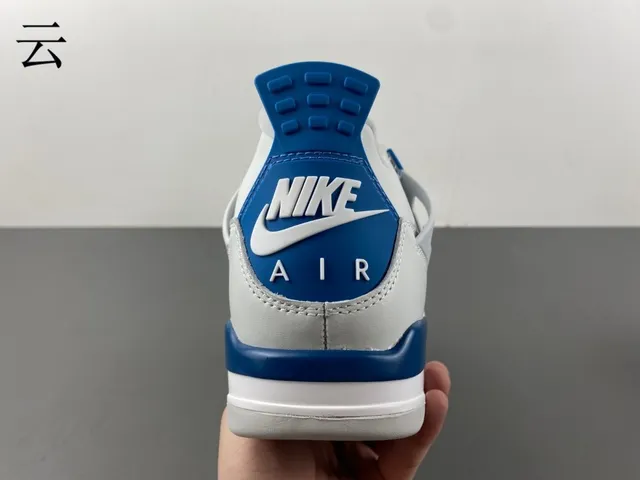 Tênis de basquete Air Jordan 4 branco e azul royal 8