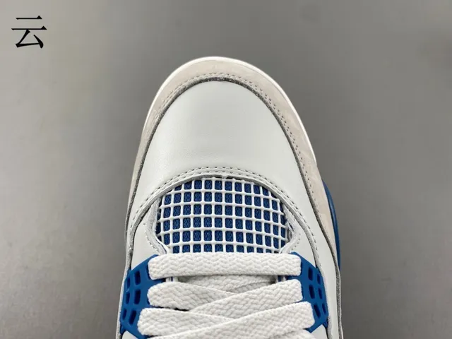 Tênis de basquete Air Jordan 4 branco e azul royal 9