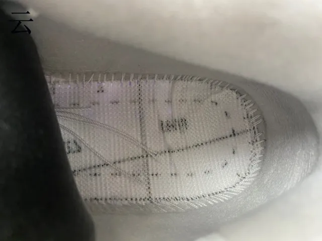 Tênis de basquete Air Jordan 4 branco e azul royal 12