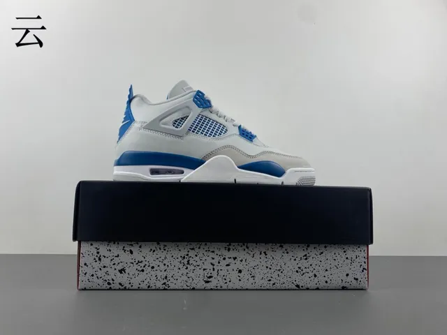 Tênis de basquete Air Jordan 4 branco e azul royal 15