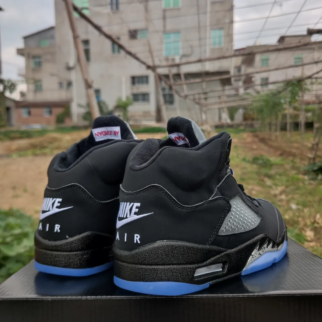 Tênis de basquete Air Jordan 5 preto azul claro vermelho 3