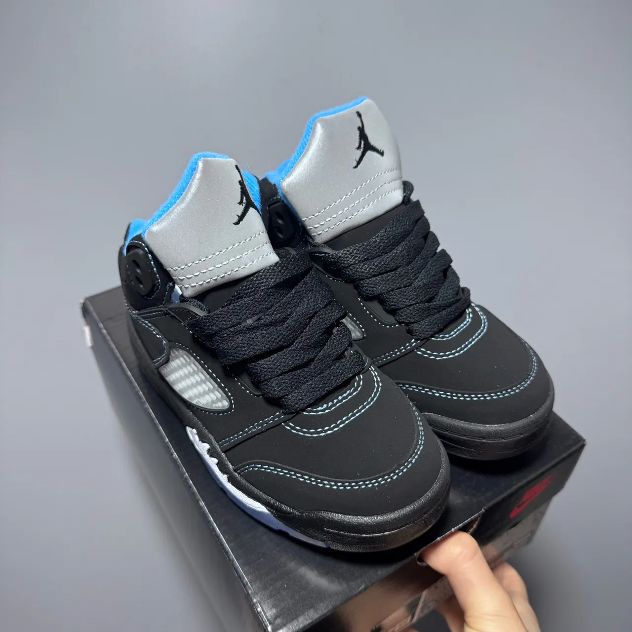 Air Jordan 5 Noir Blanc Rouge Chaussures de basketball pour enfant 22