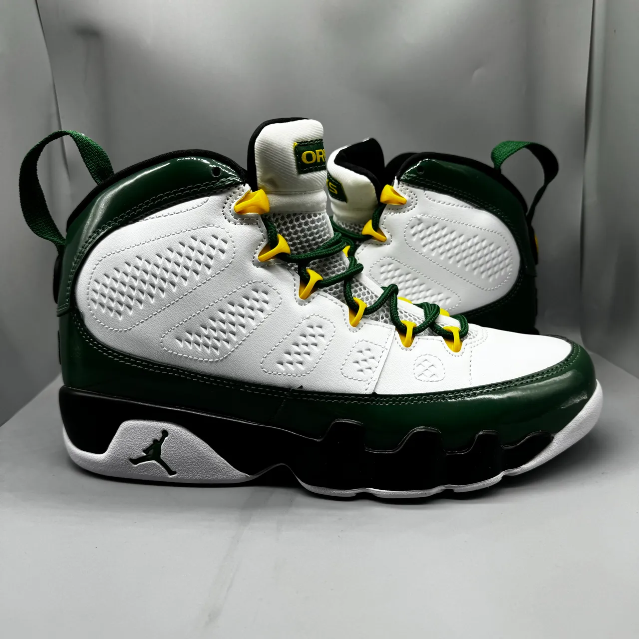 Chaussures de basketball Air Jordan 9 Oregon Ducks blanc vert jaune 3