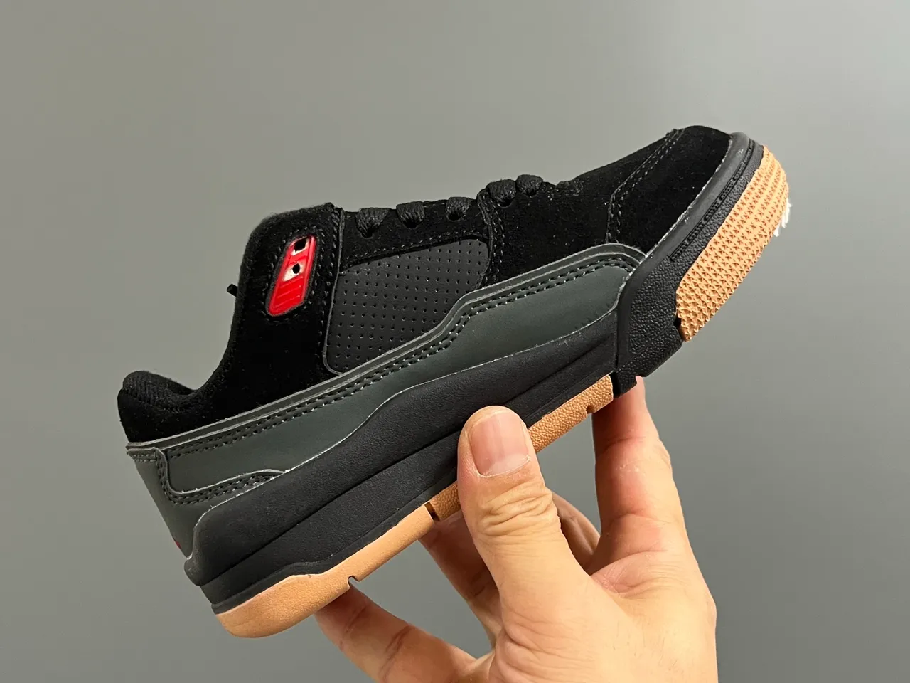 حذاء كرة السلة للأطفال Air Jordan Flight Court أبيض وأسود 9