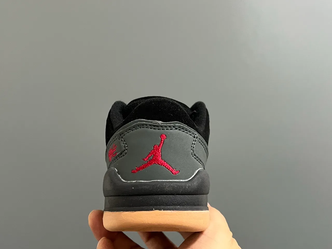 حذاء كرة السلة للأطفال Air Jordan Flight Court أبيض وأسود 17