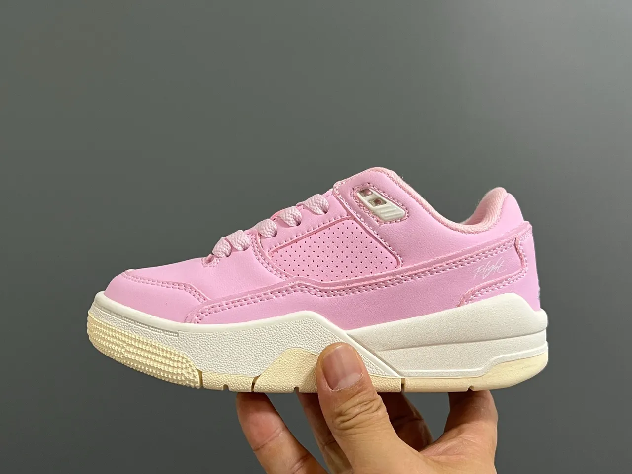 حذاء كرة السلة للأطفال Air Jordan Flight Court أبيض وأسود 23