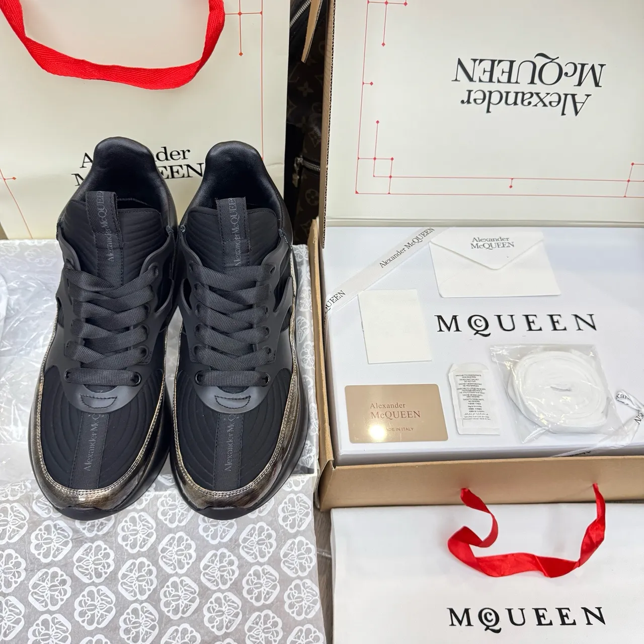 Alexander McQueen Black Gold অত্যধিক প্ল্যাটফর্ম সোল মেটালিক ইরিডিসেন্ট সাইড প্যানেল চাঙ্কি স্নিকার 4