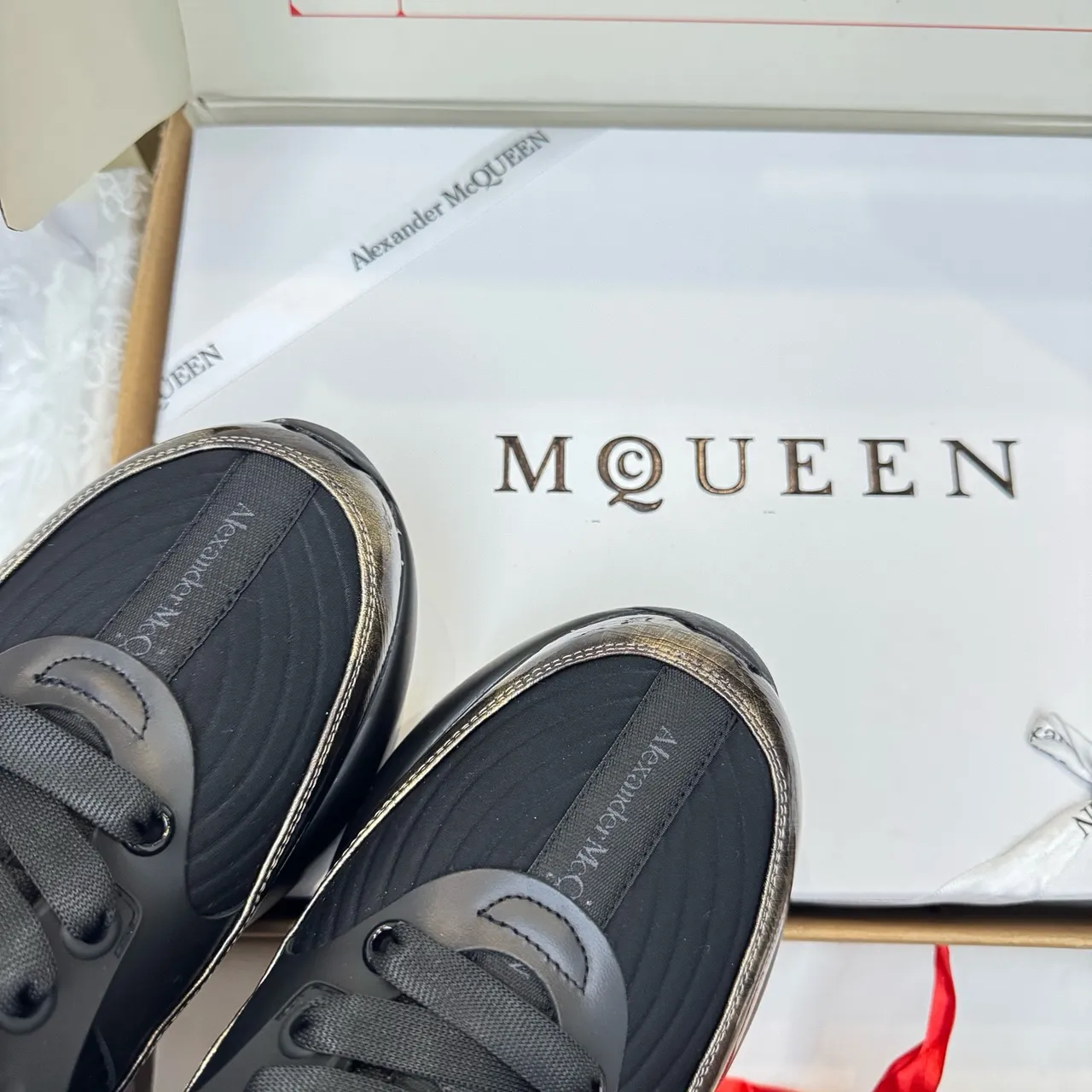 Alexander McQueen Black Gold অত্যধিক প্ল্যাটফর্ম সোল মেটালিক ইরিডিসেন্ট সাইড প্যানেল চাঙ্কি স্নিকার 5