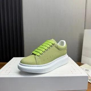 Alexander McQueen Green White Oversized Platform Sole Pebbled Leather Upper Lifestyle Sneakers