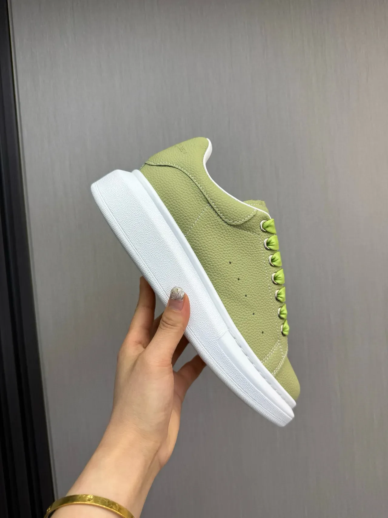 Alexander McQueen Green White বিশাল প্ল্যাটফর্ম সোল পিবল্ড লেদার উপর লাইফস্টাইল স্নিকার 7