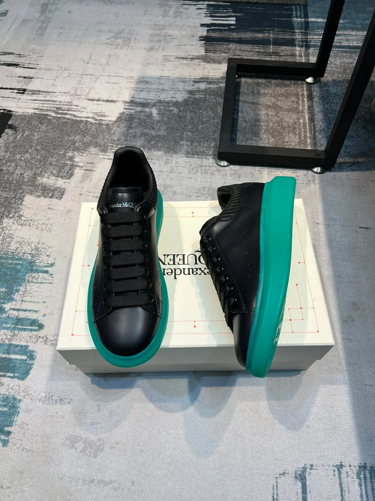 Alexander McQueen Oversized Sneaker Preto e Turquesa Sneakers de estilo de vida 4