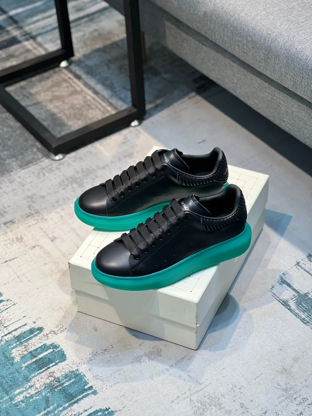 Alexander McQueen Oversized Sneaker Preto e Turquesa Sneakers de estilo de vida 7