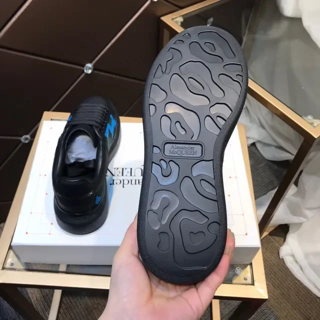 Alexander McQueen Tênis grandes pretos azuis verdes tricô tênis de estilo de vida 3