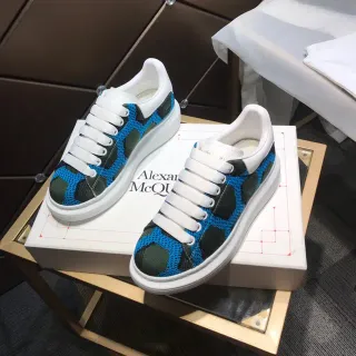 Alexander McQueen बड़े साइज़ वाली स्नीकर ब्लू और ग्रीन मेश लाइफस्टाइल स्नीकर