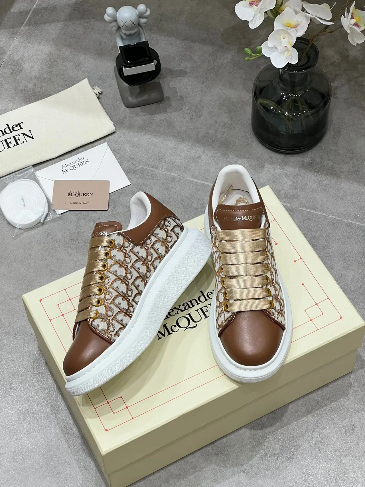 Alexander McQueen Tênis oversized marrom e bege Monogram Lifestyle Sneakers 7