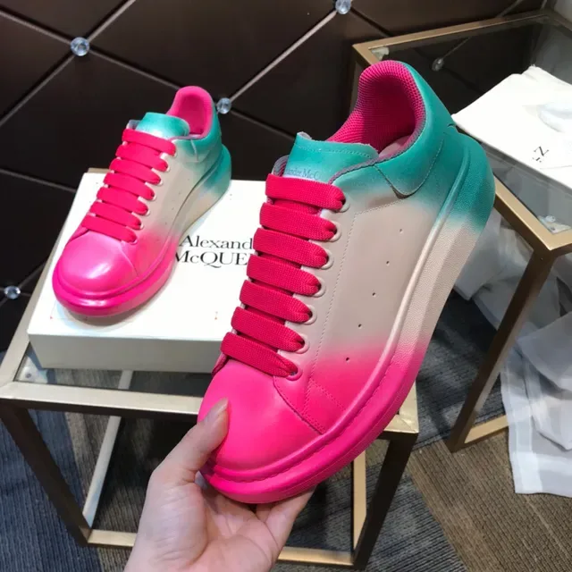 Alexander McQueen ওভারসাইজড স্নিকার গ্রেডিয়েন্ট টিল থেকে পিঙ্ক লাইফস্টাইল স্নিকার 3