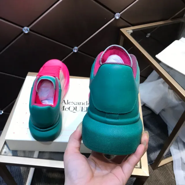 Alexander McQueen ওভারসাইজড স্নিকার গ্রেডিয়েন্ট টিল থেকে পিঙ্ক লাইফস্টাইল স্নিকার 6