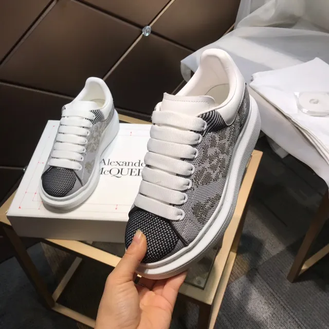 Alexander McQueen ওভারসাইজ্ড স্নিকার ধূসর, কালো, সাদা লাইফস্টাইল স্নিকার 2