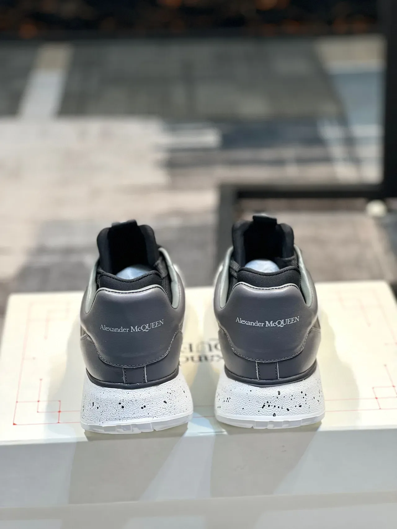 Alexander McQueen Tênis oversized Cinza Preto Branco Lifestyle Sneakers 2