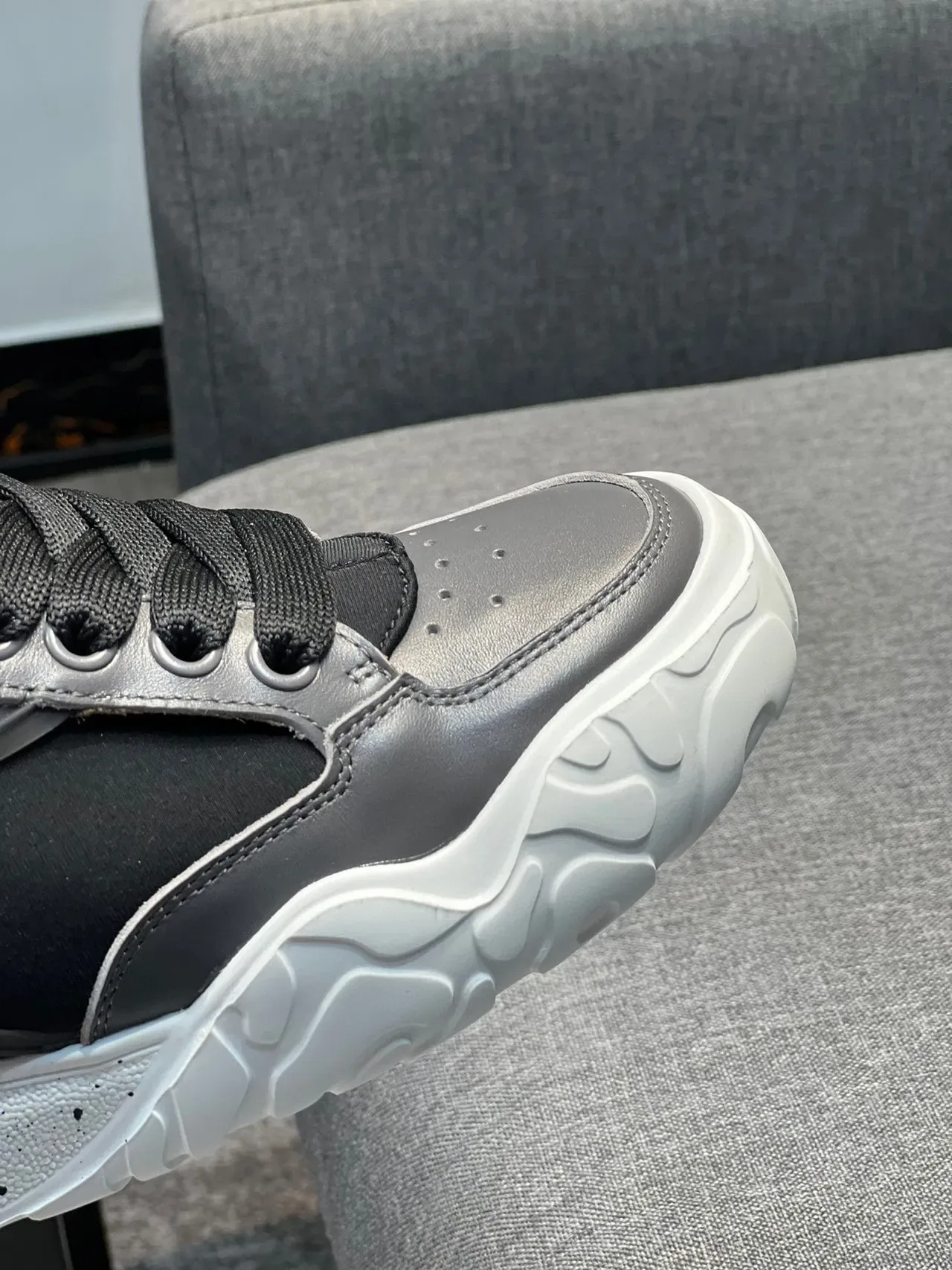 Alexander McQueen Tênis oversized Cinza Preto Branco Lifestyle Sneakers 3