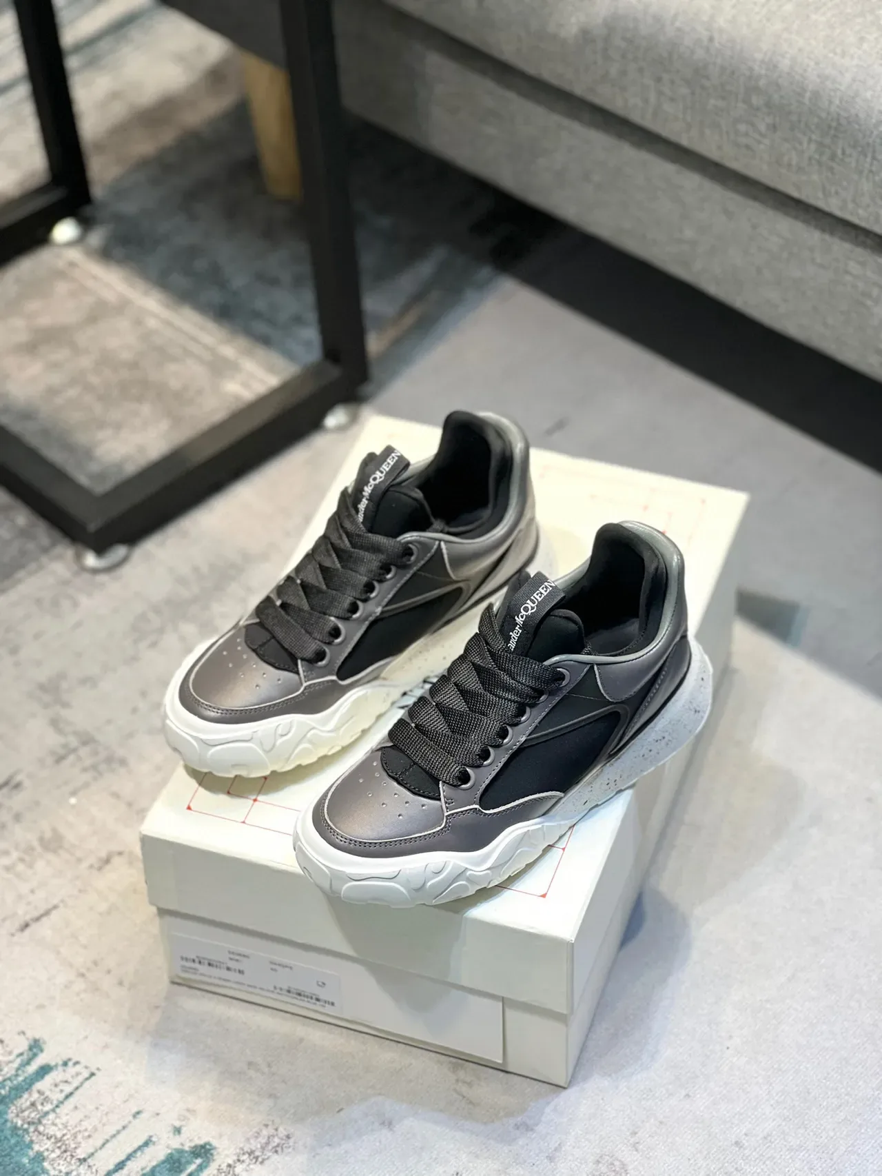 Alexander McQueen Tênis oversized Cinza Preto Branco Lifestyle Sneakers 7