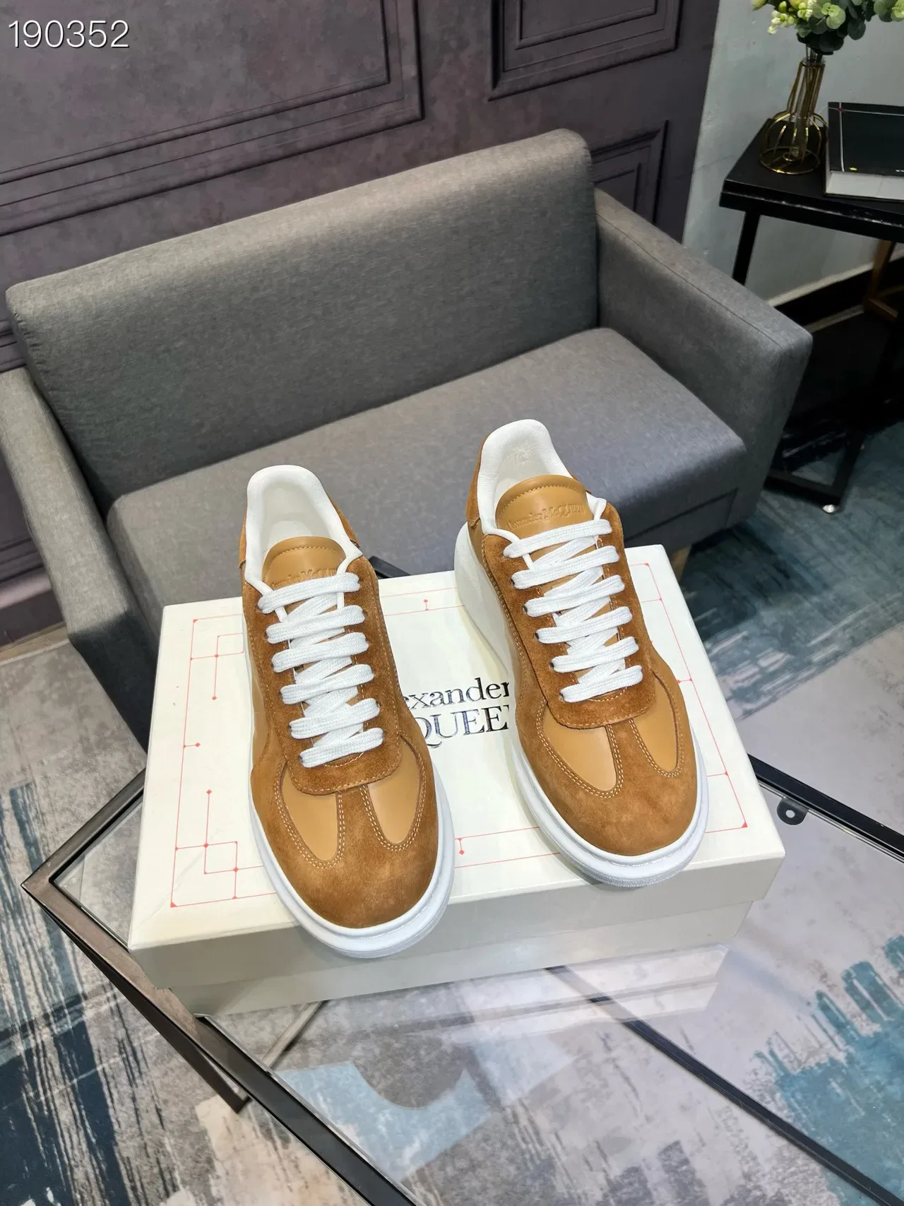 أليكسندر ماكوين حذاء رياضي oversized بلون تان سودي وجلد أحذية lifestyle 7
