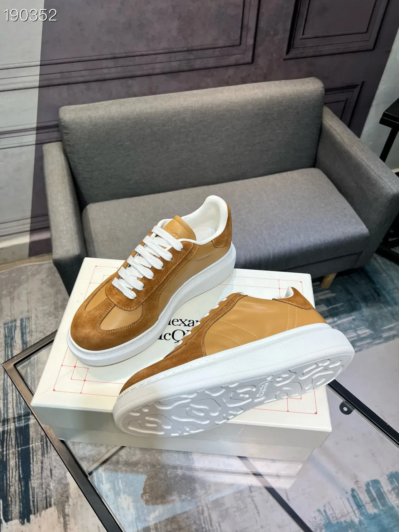 أليكسندر ماكوين حذاء رياضي oversized بلون تان سودي وجلد أحذية lifestyle 8