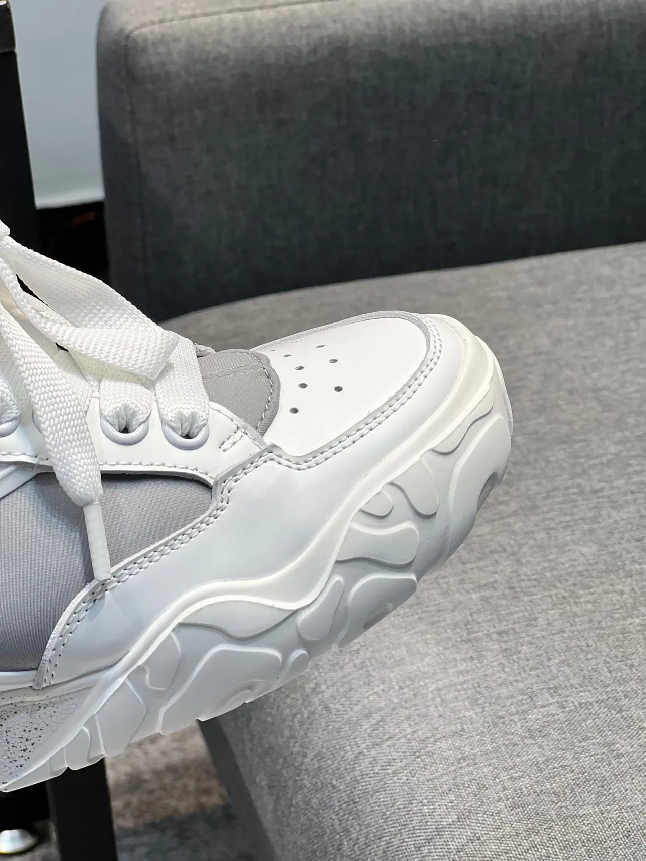 Alexander McQueen Oversized Sneaker White and Gray Chunky Sneakers 3