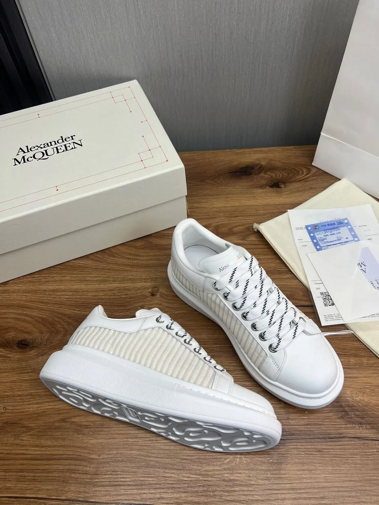 Alexander McQueen ওভারসাইজড স্নিকার সাদা এবং অফ-হোয়াইট লাইফস্টাইল স্নিকার 5