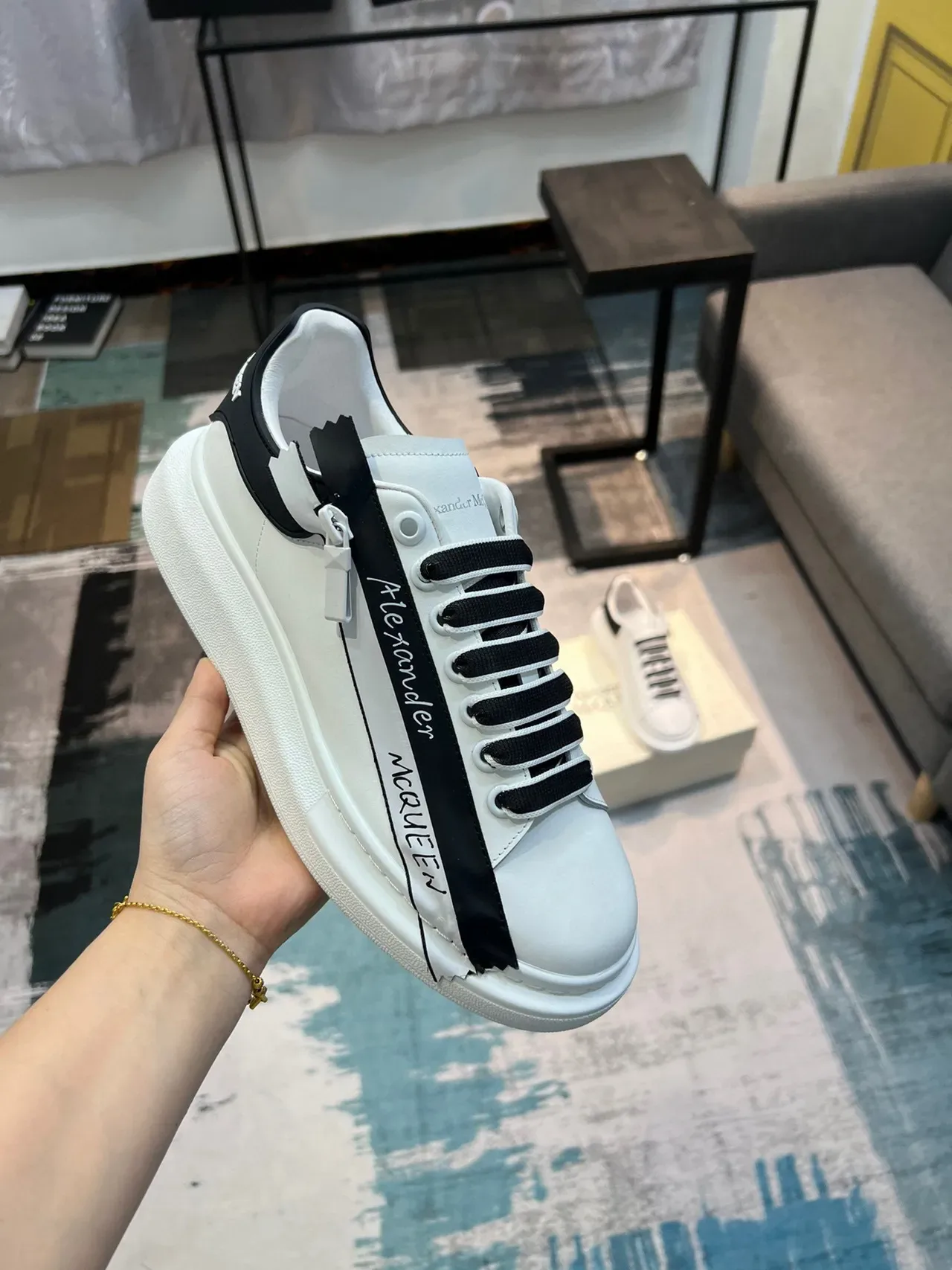 Alexander McQueen Sneakers Oversized Blanc Noir Logo Rayures Style de Vie Sneakers 6