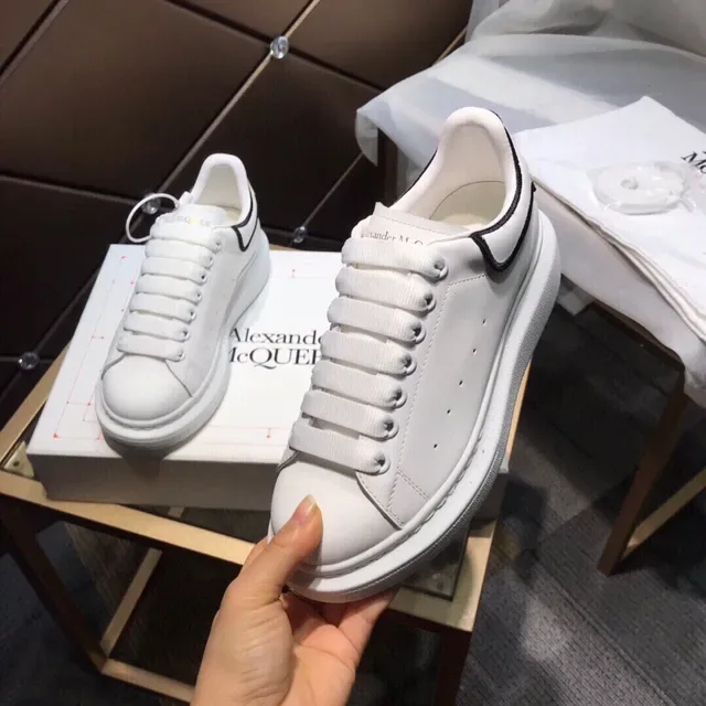 Alexander McQueen Tênis Oversized Branco e Preto Sola Plataforma Couro Superior Liso Lifestyle 3
