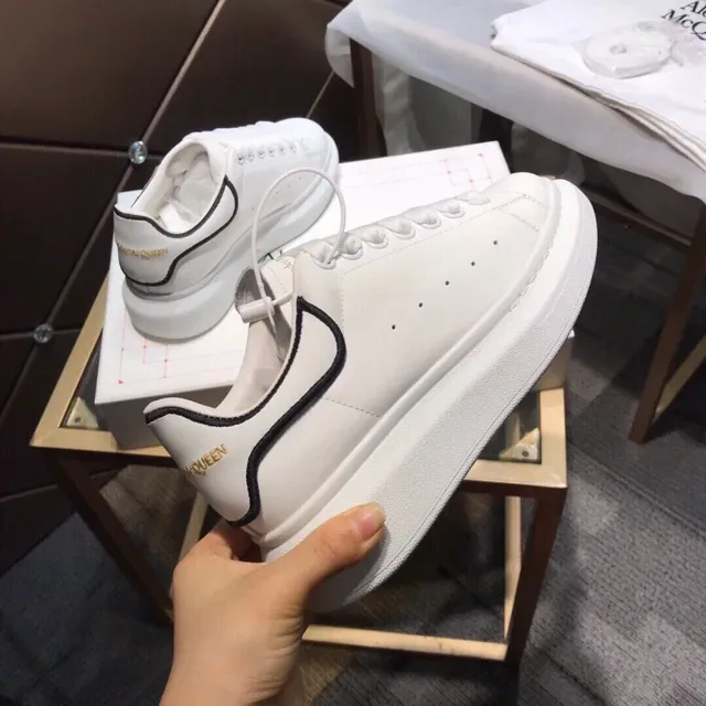Alexander McQueen Tênis Oversized Branco e Preto Sola Plataforma Couro Superior Liso Lifestyle 5