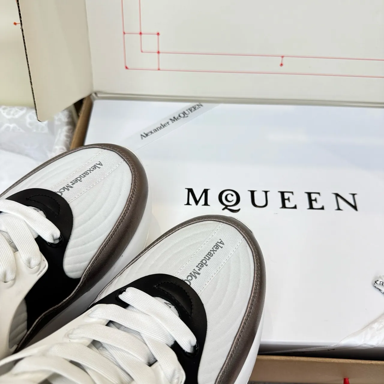 Alexander McQueen Oversized Sneaker White Iridescent Black Chunky Sneakers 3