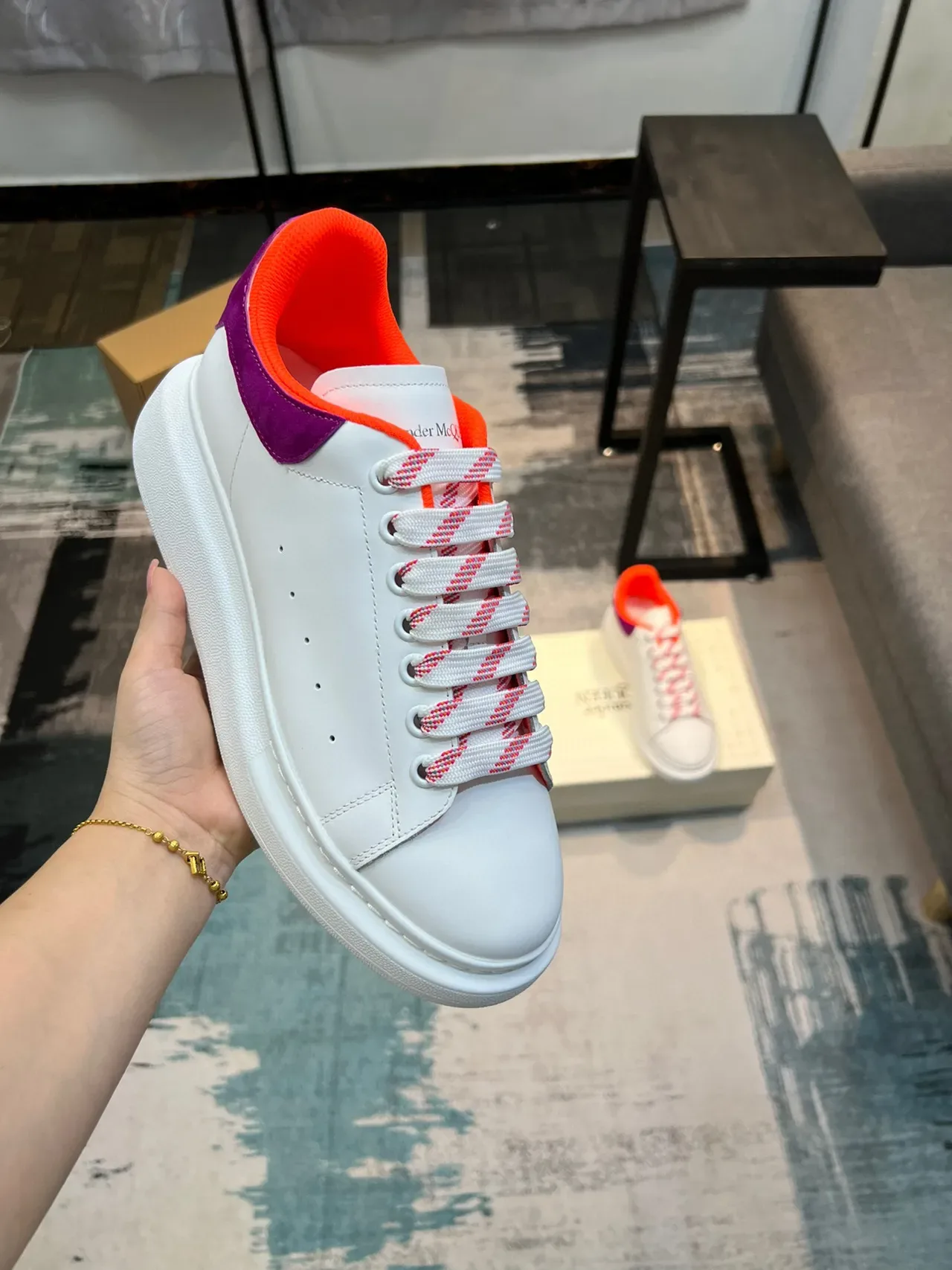 Alexander McQueen Tênis oversized branco laranja roxo Tênis lifestyle 6