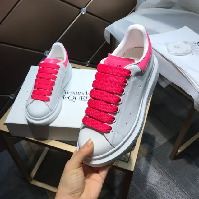Alexander McQueen حذاء رياضي كبير الحجم أبيض وردي قاعدة منصة عريض مسطح أحزمة مرنة حذاء رياضي لأسلوب الحياة 3