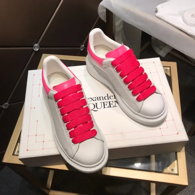 Alexander McQueen حذاء رياضي كبير الحجم أبيض وردي قاعدة منصة عريض مسطح أحزمة مرنة حذاء رياضي لأسلوب الحياة 7