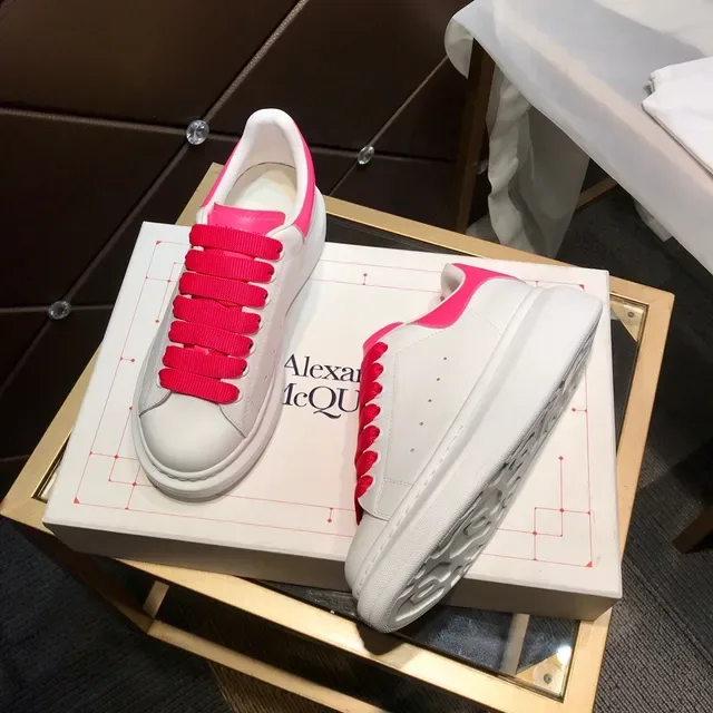 Alexander McQueen حذاء رياضي كبير الحجم أبيض وردي قاعدة منصة عريض مسطح أحزمة مرنة حذاء رياضي لأسلوب الحياة 8