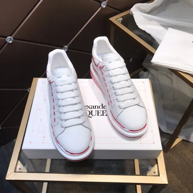 Alexander McQueen Sneaker oversized blanc et rouge Silhouette Motifs brodés Sneakers lifestyle 2