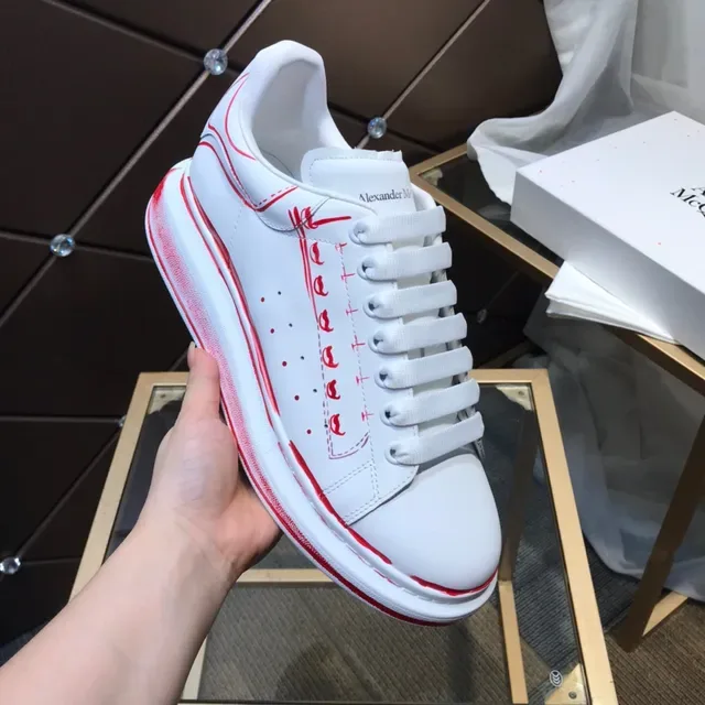 Alexander McQueen Sneaker oversized blanc et rouge Silhouette Motifs brodés Sneakers lifestyle 3
